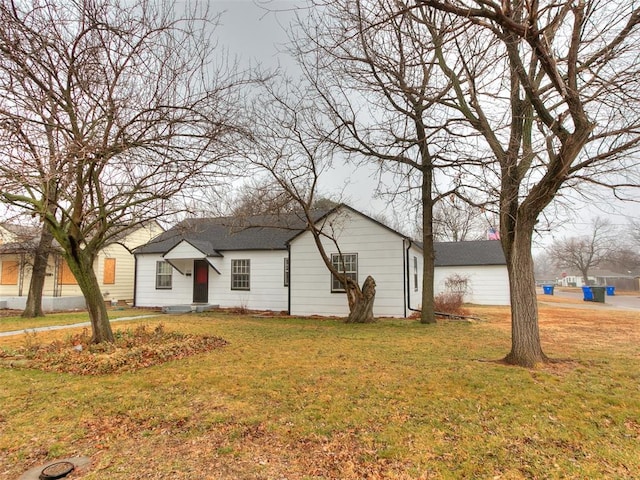 view of front of property with a front yard