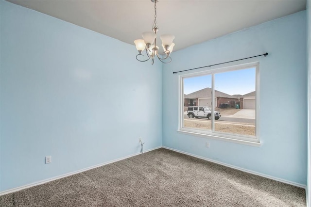 unfurnished room featuring carpet flooring and a notable chandelier