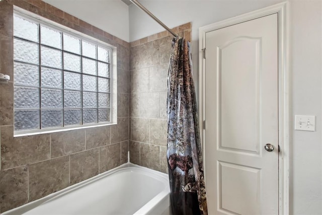 bathroom featuring shower / bath combo