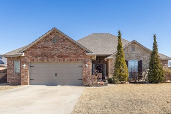 view of front facade with a garage and a front yard