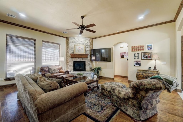 living room featuring ornamental molding and light hardwood / wood-style floors