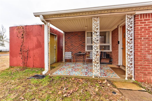 entrance to property featuring a porch