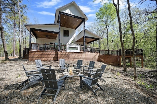 back of house featuring ceiling fan and an outdoor fire pit