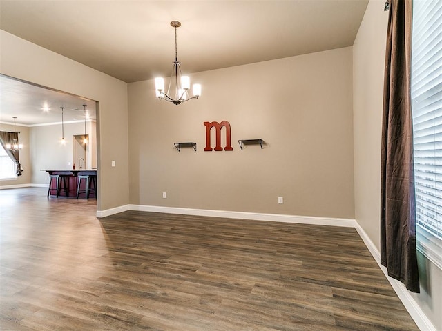 9015 Tall Oaks Dr, Guthrie, OK 73044 - unfurnished room featuring a chandelier, dark wood finished floors, and baseboards