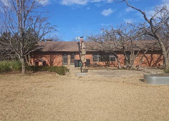 exterior space featuring a lawn