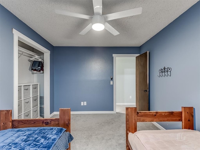 bedroom featuring light carpet, ceiling fan, and a textured ceiling