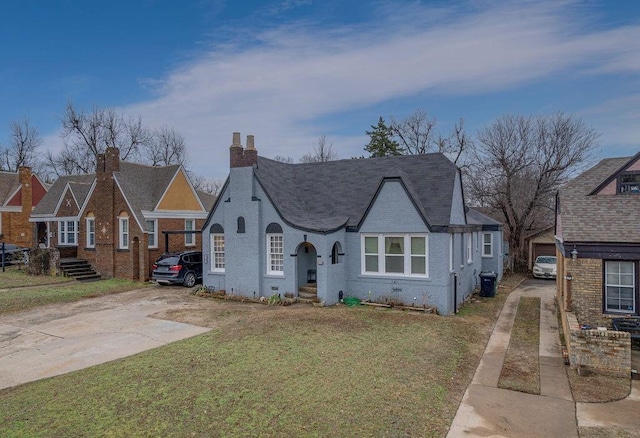 view of front of house with a front yard