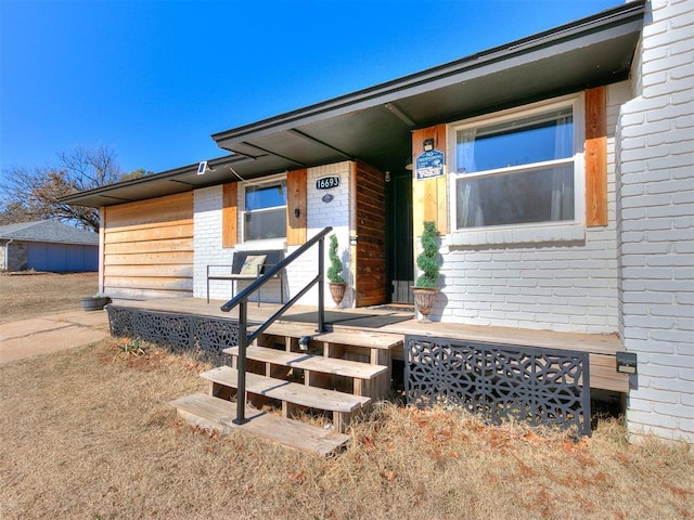 entrance to property with covered porch