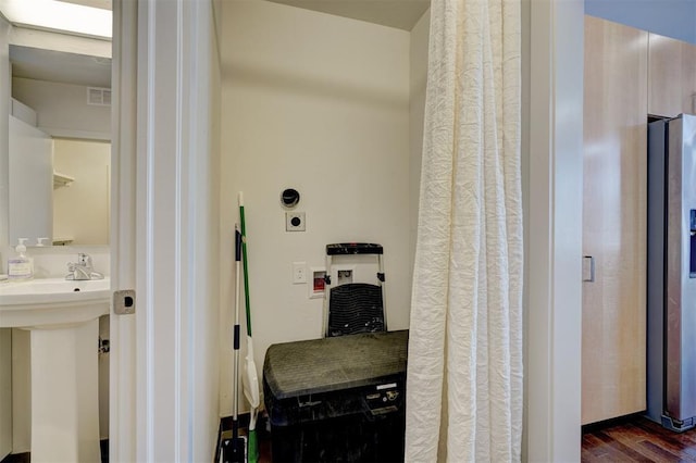 corridor with sink and dark wood-type flooring