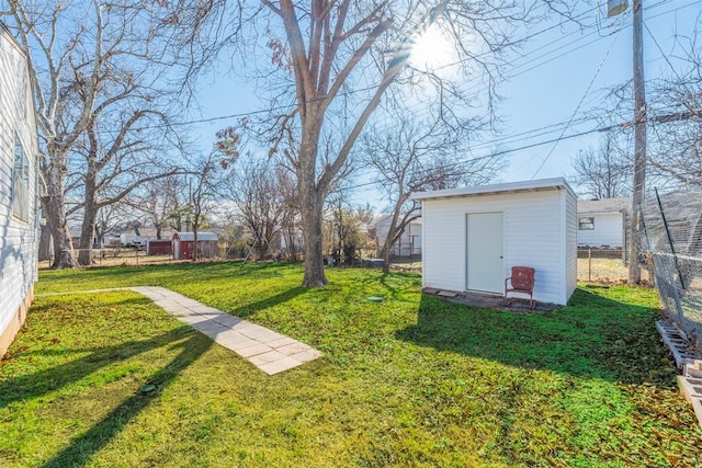 view of yard featuring a storage unit