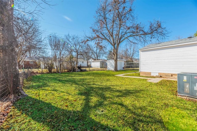 view of yard featuring a storage unit