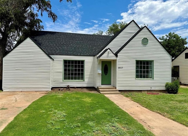 view of front facade featuring a front yard