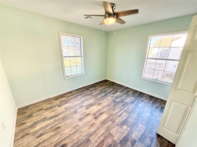 unfurnished room with dark wood-type flooring and ceiling fan