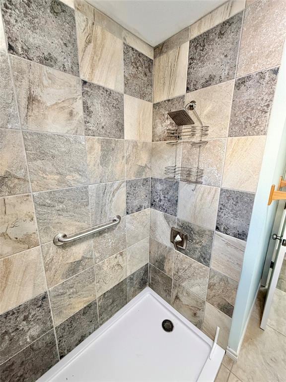 bathroom with a tile shower