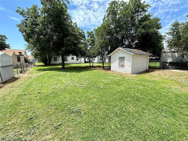 view of yard with a storage unit