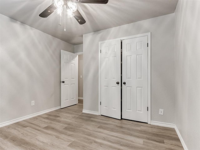 720 Cottonwood Dr, Moore, OK 73160 - unfurnished bedroom featuring light wood-type flooring, baseboards, ceiling fan, and a closet