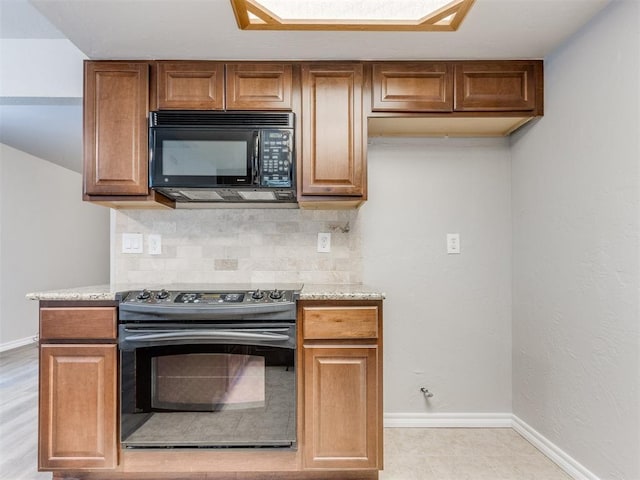 720 Cottonwood Dr, Moore, OK 73160 - kitchen featuring black appliances, baseboards, decorative backsplash, and brown cabinetry