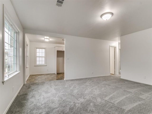 unfurnished room featuring carpet floors