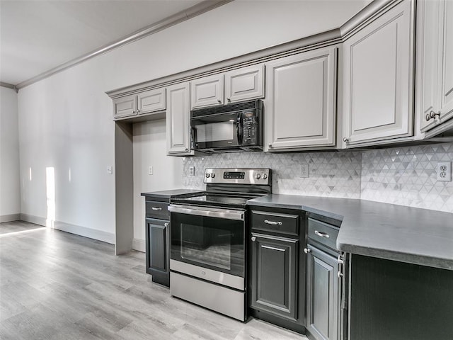 kitchen with crown molding, stainless steel electric stove, decorative backsplash, and light wood-type flooring