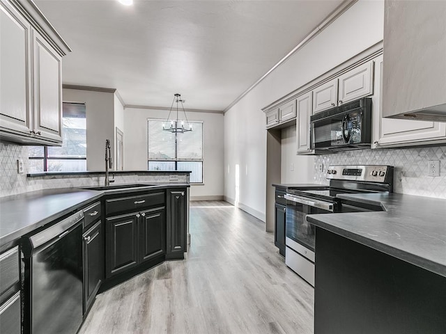 kitchen with sink, backsplash, light hardwood / wood-style floors, black appliances, and crown molding