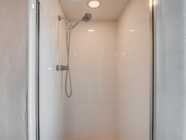 details featuring walk in shower