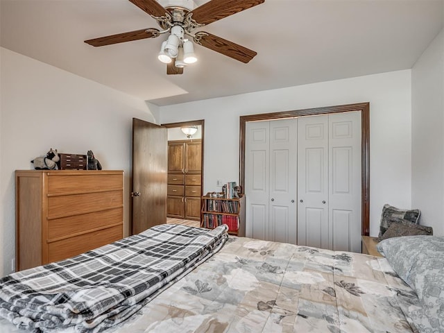 bedroom featuring ceiling fan and a closet