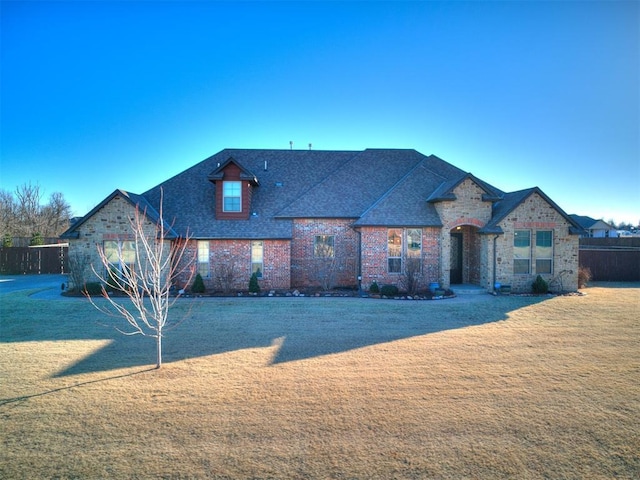 view of front of house featuring a front yard