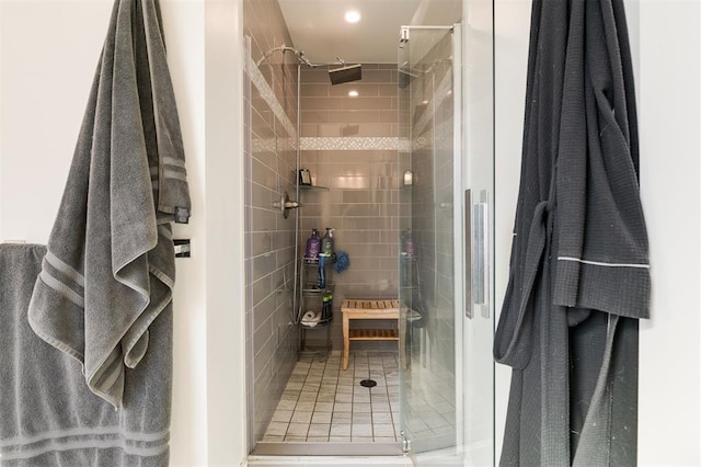 bathroom featuring tiled shower