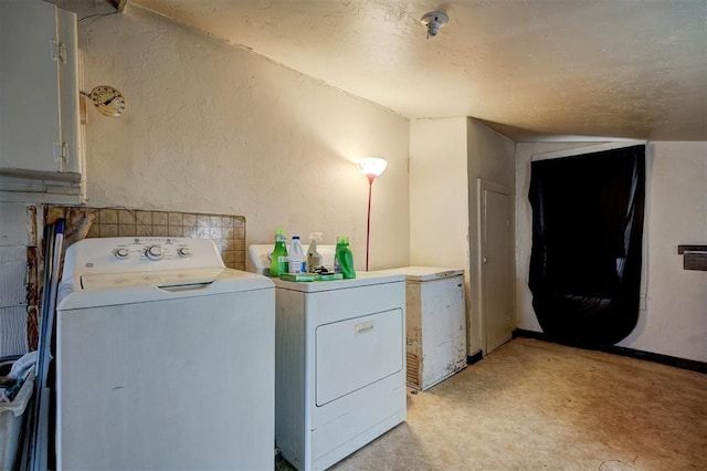 laundry area featuring a textured ceiling and independent washer and dryer