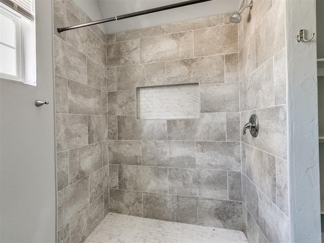 bathroom featuring a tile shower