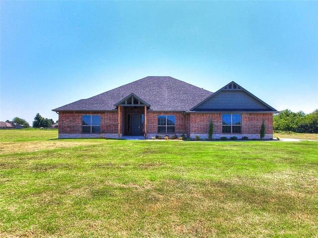 view of front of property with a front lawn