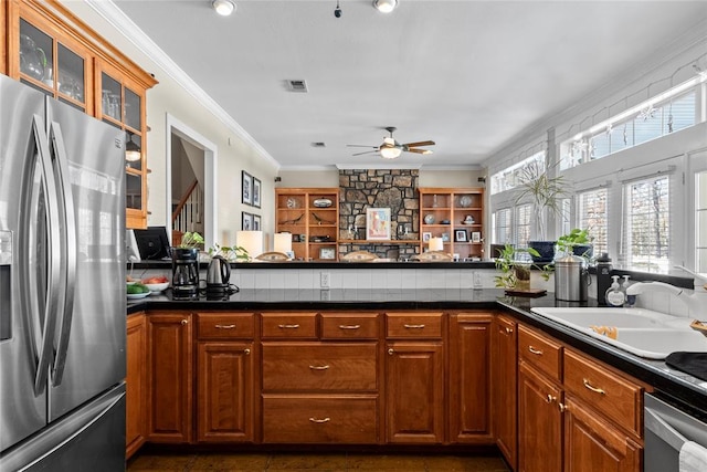 kitchen with sink, ceiling fan, kitchen peninsula, stainless steel appliances, and crown molding