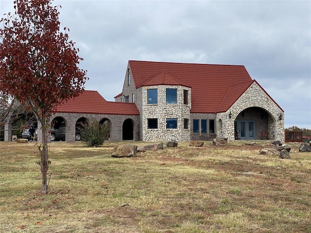 view of front facade featuring a front yard