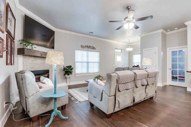 living room with crown molding, dark hardwood / wood-style floors, and ceiling fan