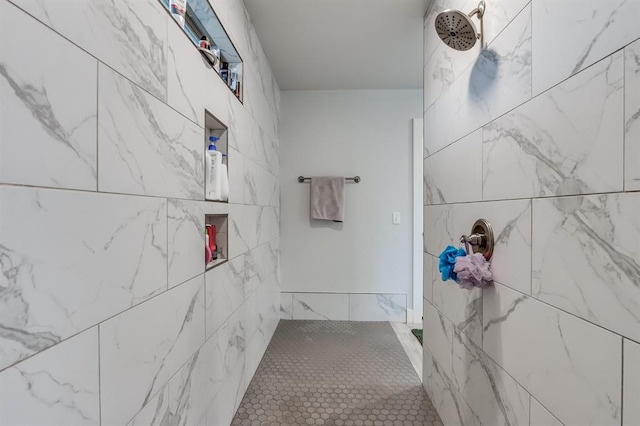 bathroom featuring tiled shower