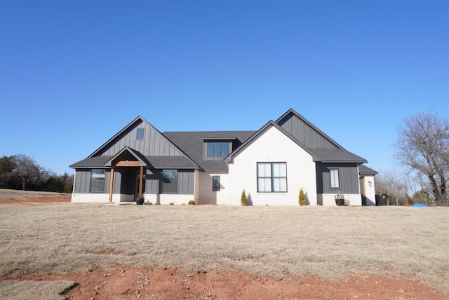 exterior space featuring a yard