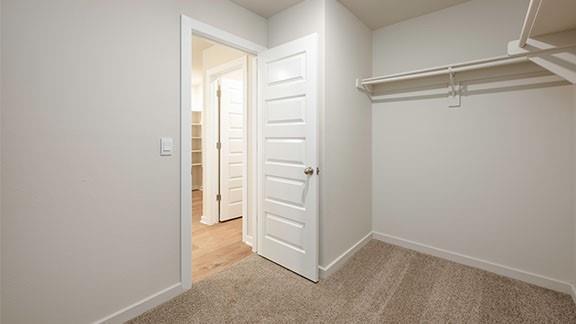 10225 NW 28th St, Yukon, OK 73099 - walk in closet with carpet