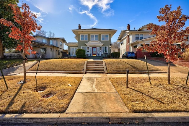 view of front of house featuring a front lawn