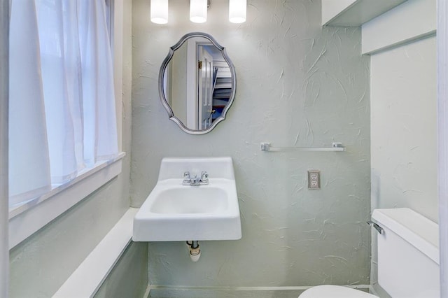 bathroom featuring sink and toilet