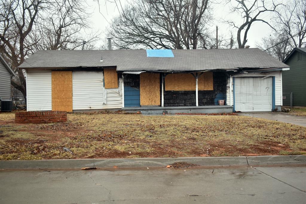 view of front of home with central AC and a garage