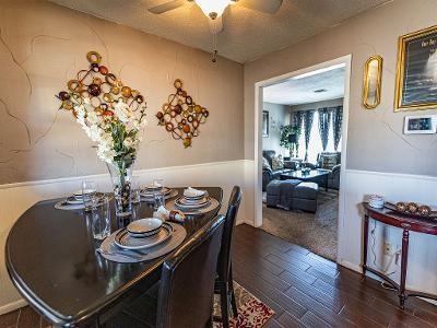 dining space featuring dark hardwood / wood-style floors, a textured ceiling, and ceiling fan