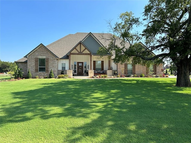 view of front of home featuring a front lawn