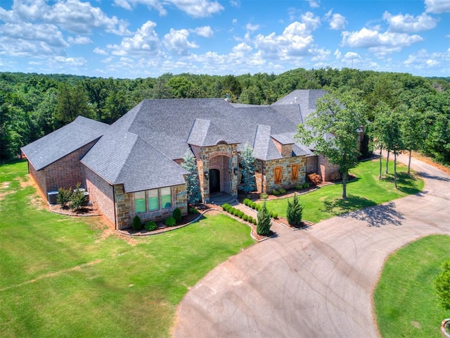 view of front of property with a front yard