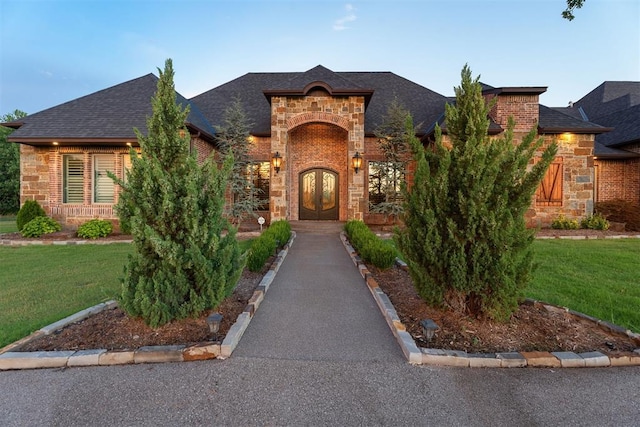 view of front of property with a front yard