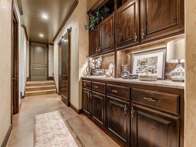 corridor featuring a barn door