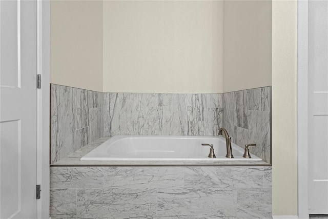 2802 Cloud Nine Cir, Weatherford, OK 73096 - full bathroom featuring a bath
