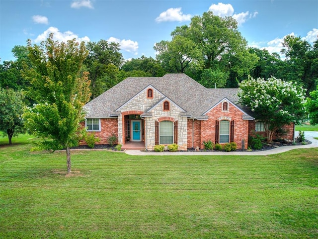 view of front of house featuring a front yard