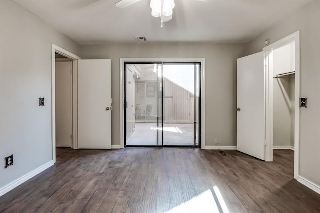 unfurnished room with dark hardwood / wood-style floors and ceiling fan