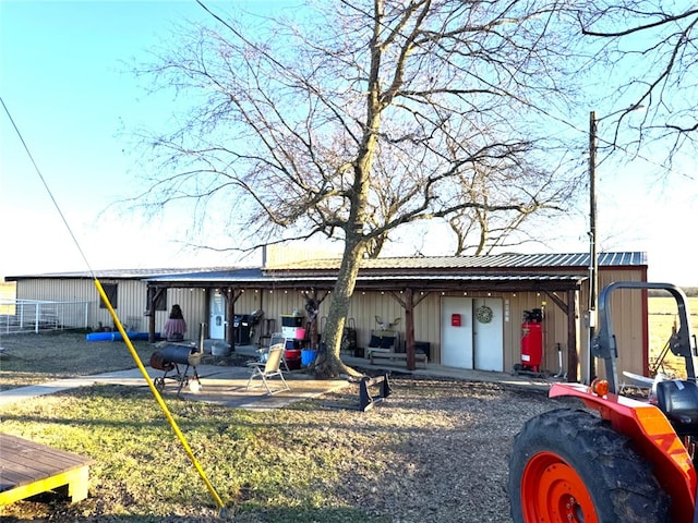 view of front of house featuring an outbuilding