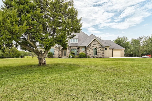 view of front facade with a garage and a front yard